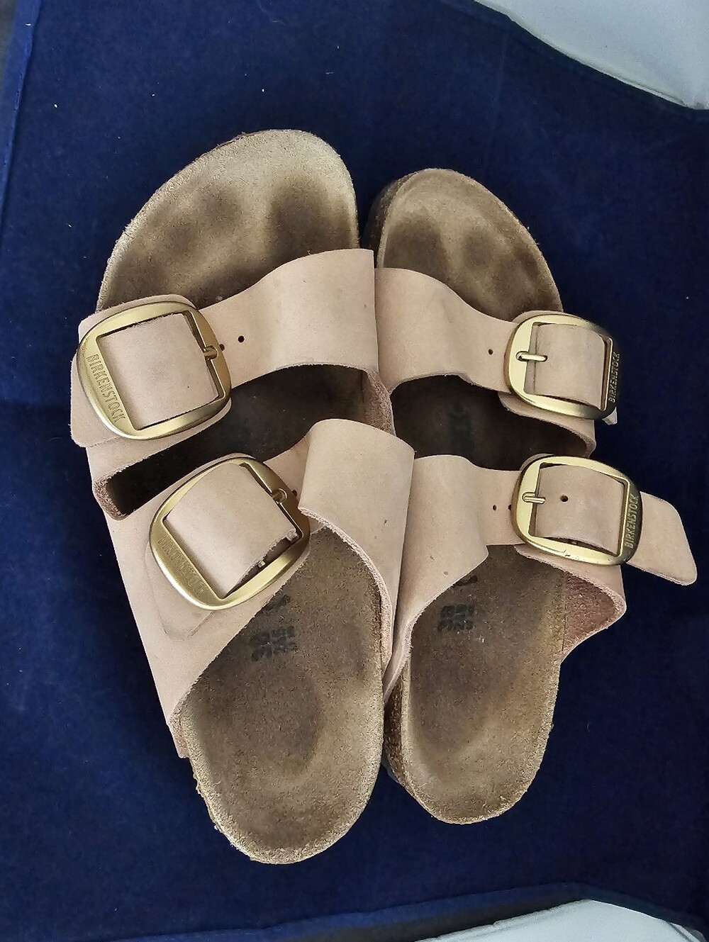 Birkenstock Arizona Sandals in Light Beige with Gold Buckles Sz 38 Regular Wides